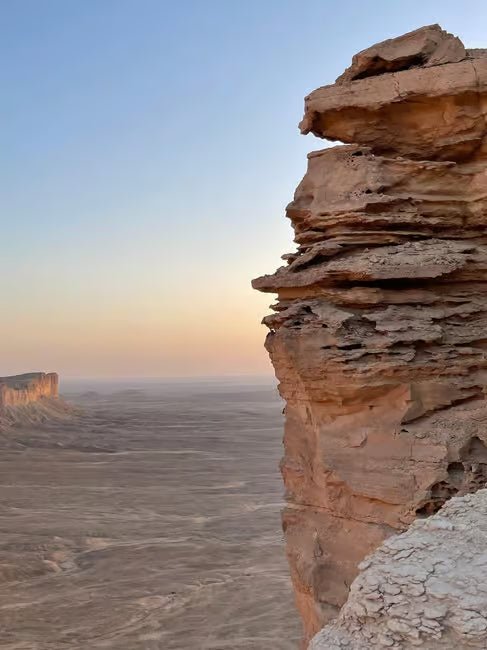 Riyadh: Private Sunset Tour to Edge of the World with Dinner