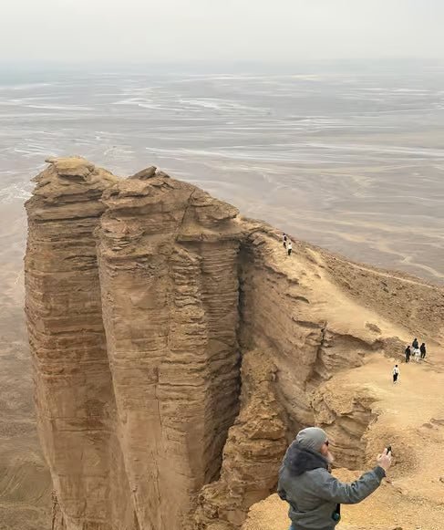 Riyadh: Private Sunset Tour to Edge of the World with Dinner