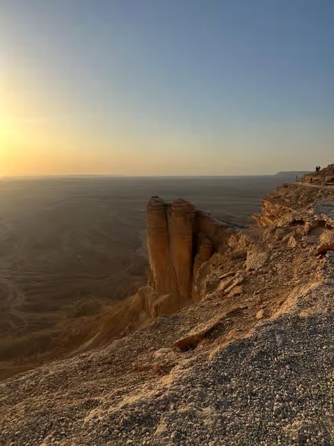 Riyadh: Private Sunset Tour to Edge of the World with Dinner