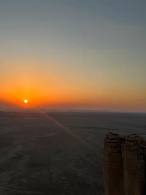 Riyadh: Private Sunset Tour to Edge of the World with Dinner