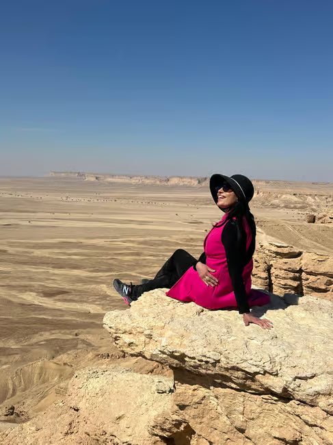 Riyadh: Private Sunset Tour to Edge of the World with Dinner