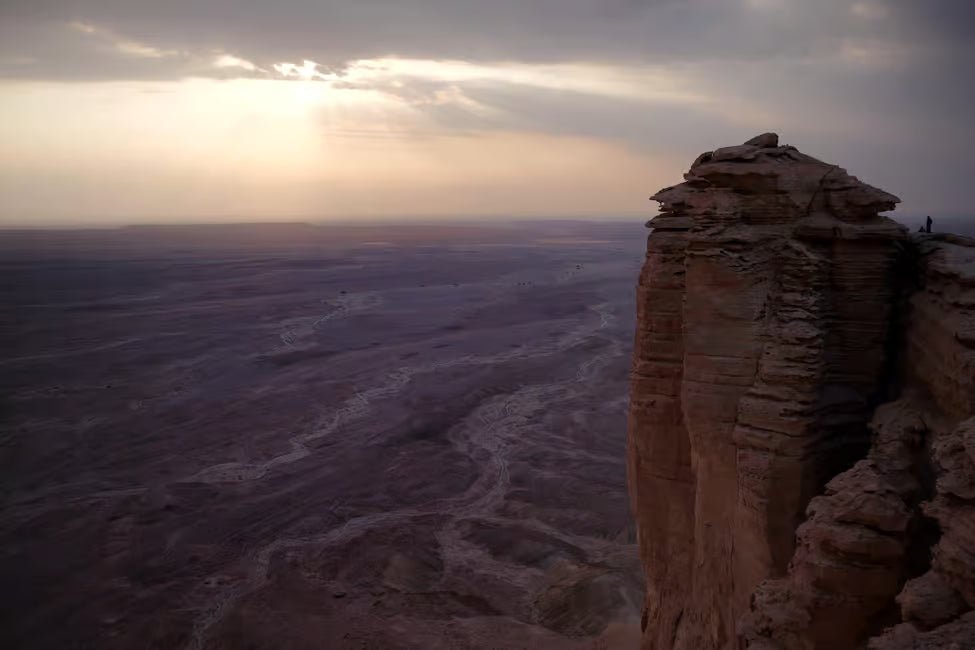 Riyadh: Private Sunset Tour to Edge of the World with Dinner
