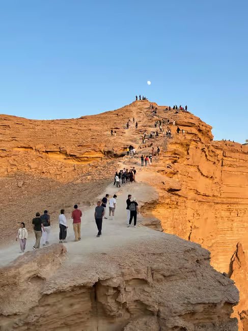 Riyadh: Private Sunset Tour to Edge of the World with Dinner