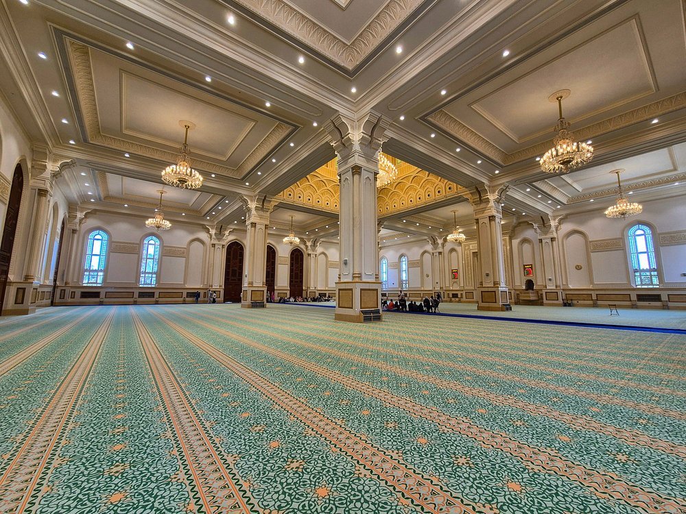 Salalah: Fazayah, Mughsail Beaches and City Tour with Prophet Job’s Tomb Visit