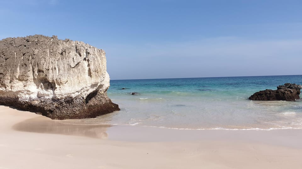 Salalah: Fazayah, Mughsail Beaches and City Tour with Prophet Job’s Tomb Visit