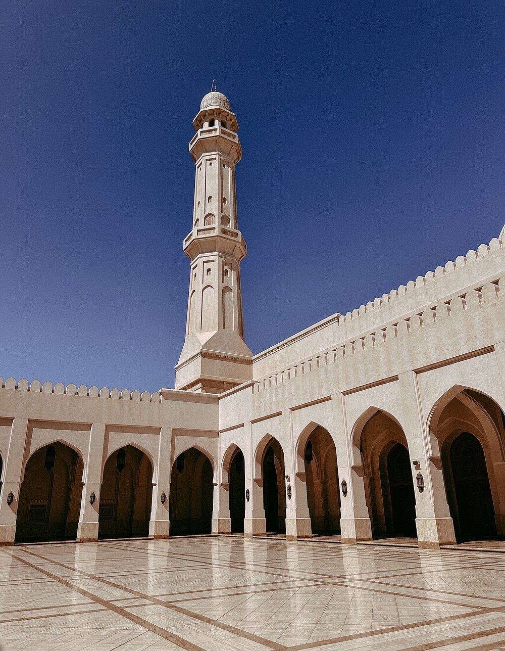 Salalah: Fazayah, Mughsail Beaches and City Tour with Prophet Job’s Tomb Visit