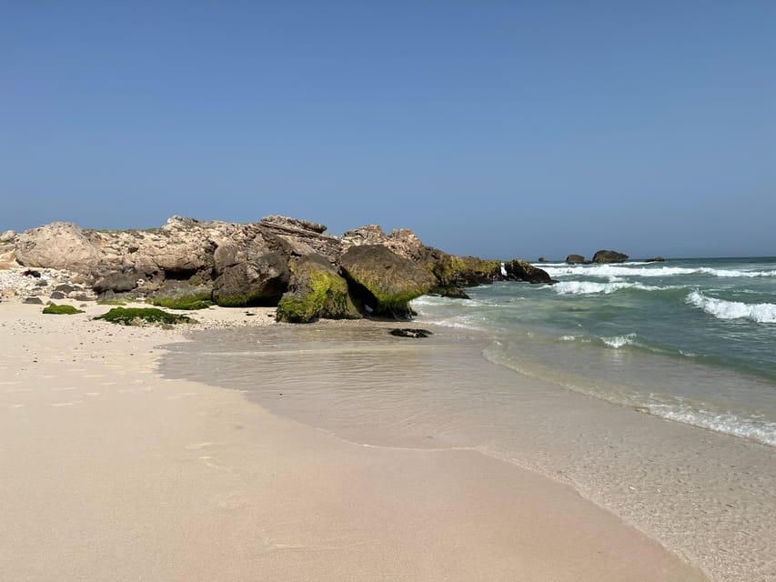 Salalah: Fazayah, Mughsail Beaches and City Tour with Prophet Job’s Tomb Visit