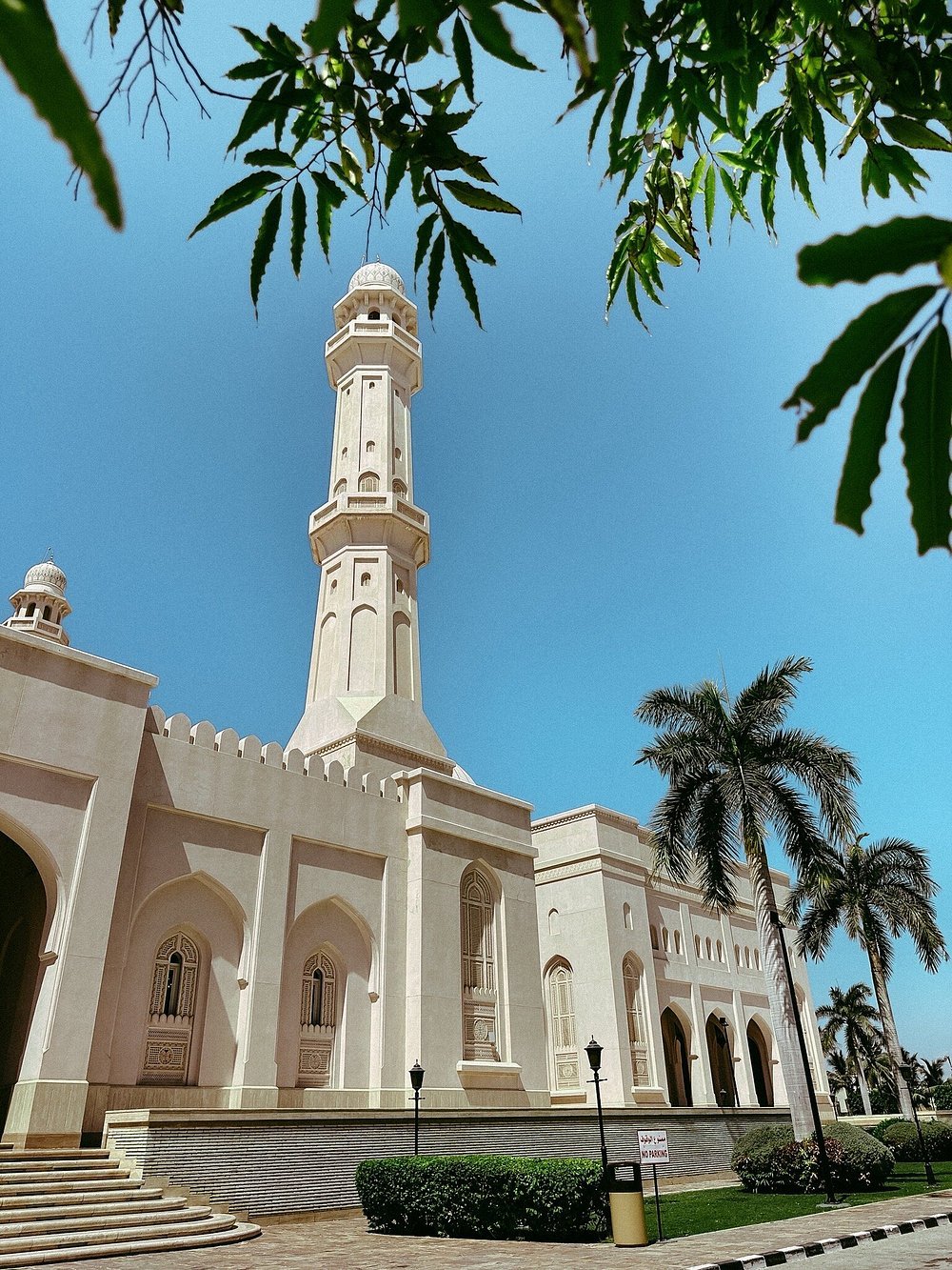 Salalah: Fazayah, Mughsail Beaches and City Tour with Prophet Job’s Tomb Visit