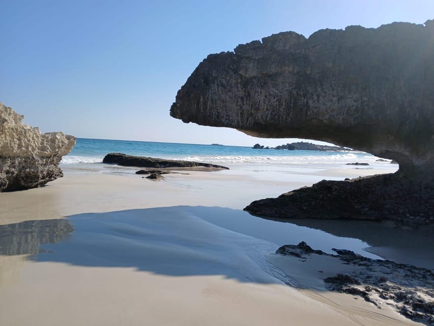 Salalah: Fazayah, Mughsail Beaches and City Tour with Prophet Job’s Tomb Visit