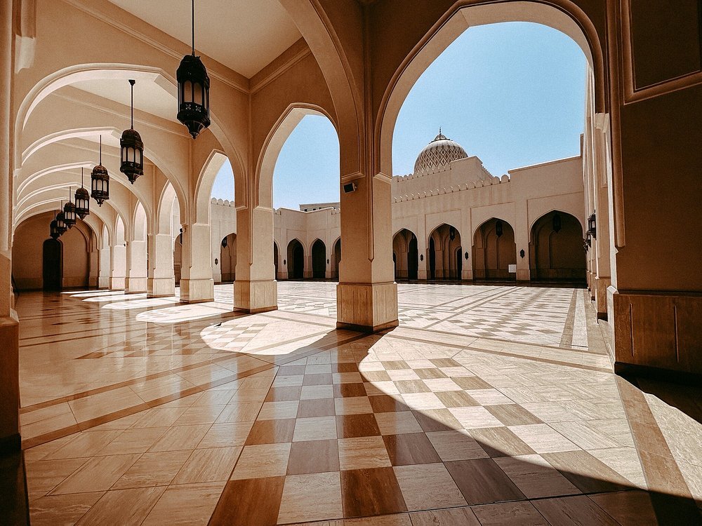 Salalah: Fazayah, Mughsail Beaches and City Tour with Prophet Job’s Tomb Visit