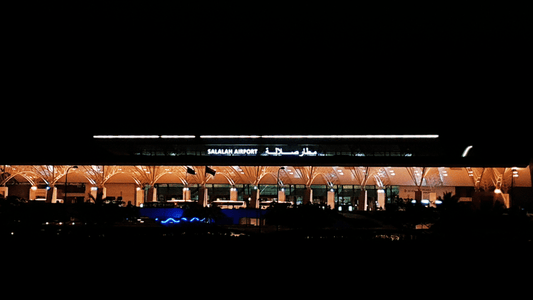 Salalah: Luxury Airport Transfer SUV Land Cruiser