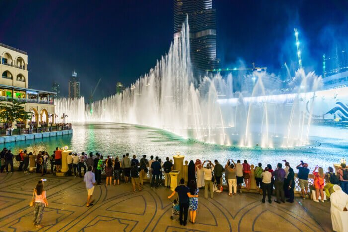 Dubai: tour notturno della città in furgone con spettacolo delle fontane