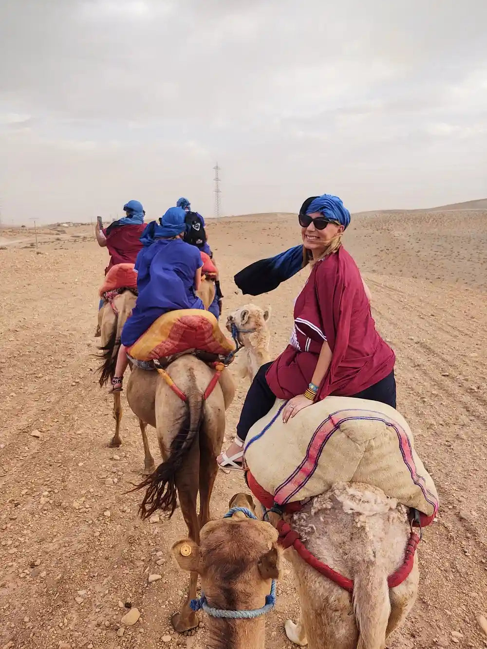 Dari Marrakech: Naik Unta di Gurun Agafay dengan Pertunjukan Makan Malam