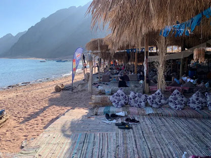 シャルム・エル・シェイク発: サラマ・カラード・キャニオン、スリープールズとダハブ・ジープサファリ・アドベンチャー