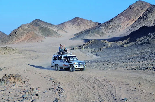 Hurghada: Desert Safari, Hiking, Oasis and Stargazing Tour