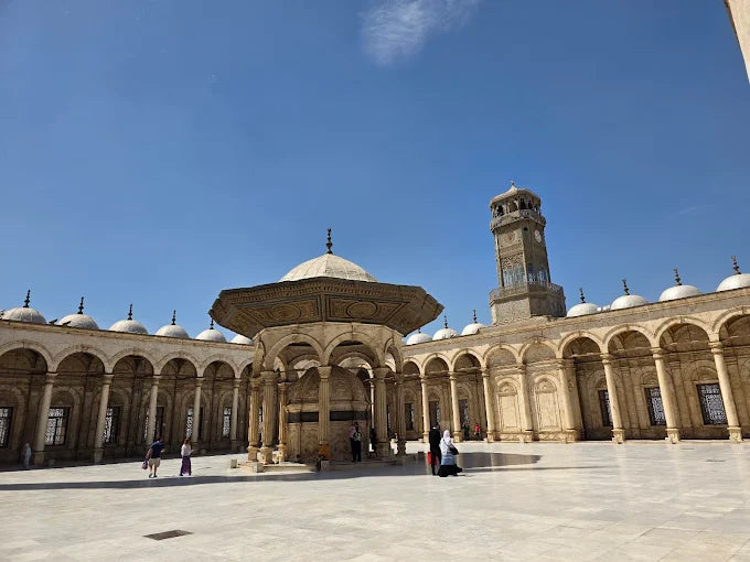 Cairo: Guided Tour to the Pyramids, Bazaar, and Salah El Deen Citadel