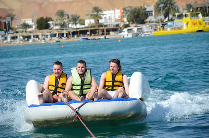 Sharm El Sheikh: Halvdagsutflykt med parasailing, kamelritt, dykning och fyrhjuling