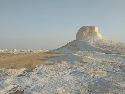 From Cairo: Black and White Desert and Bahiriya Oasis Guided Tour