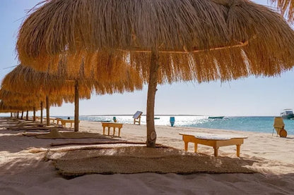 Hurghada: Hula Hula Island Boat Trip with Snorkeling and Lunch