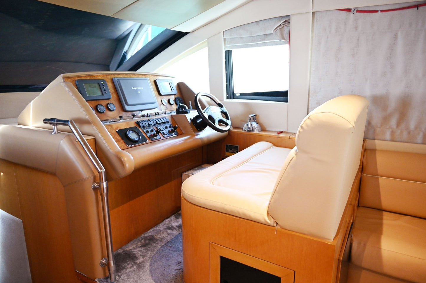Dubái: recorrido en yate Majesty de 59 pies