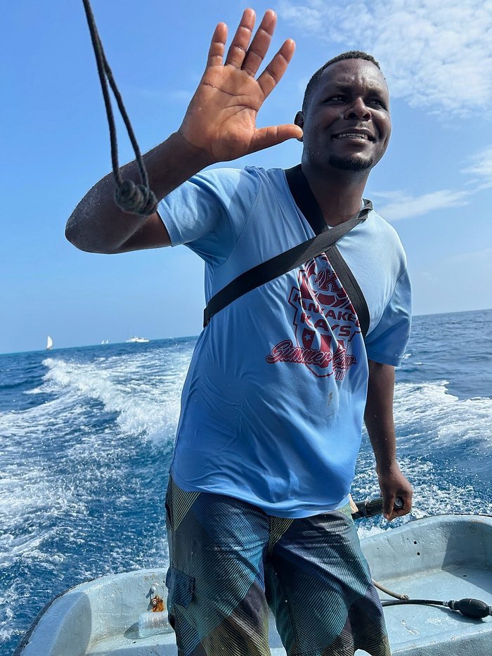 Zanzibar: Mnemba Atoll Snorkeling Tour with Dolphins and Sea Turtles