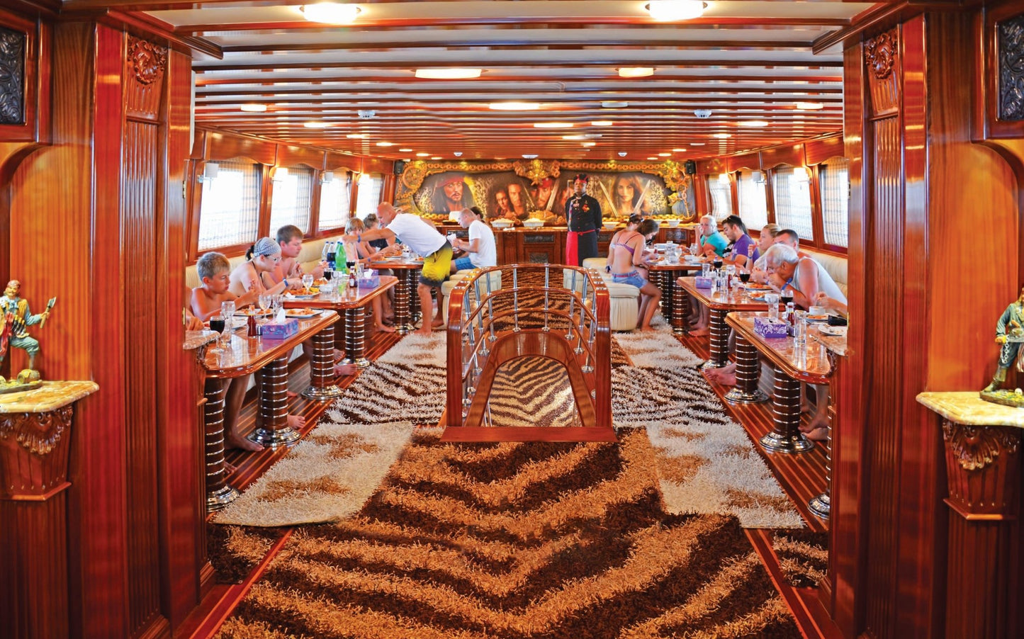 Sharm El Sheikh: Piraten-Segelboot mit Mittagsbuffet