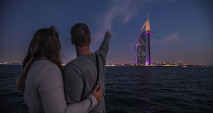 Dubai: Marina Yacht Tour com churrasco ao vivo
