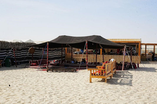 Doha: 4x4 woestijnsafari van een hele dag, kameelrit, quad en barbecuediner