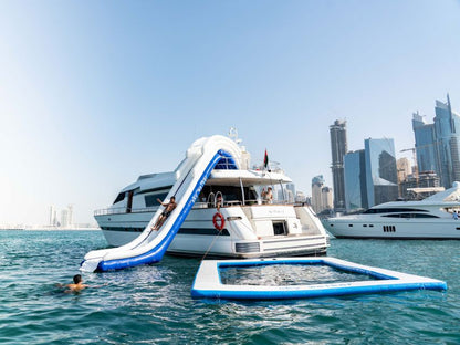 Dubai: Yat Gezisi ve Kaydırağı, Yüzmek ve Şnorkel ve Barbekü Öğle Yemeği
