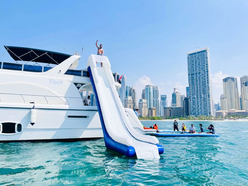 Dubai: Yat Gezisi ve Kaydırağı, Yüzmek ve Şnorkel ve Barbekü Öğle Yemeği