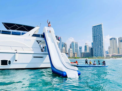 Dubai: Yat Gezisi ve Kaydırağı, Yüzmek ve Şnorkel ve Barbekü Öğle Yemeği