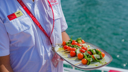 Dubai Marina: rejs żeglarski z grillem i pływaniem