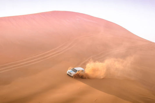 Doha: Halbtägige Wüstensafari im Geländewagen, Kamelritt, Sandboarding und Binnenseetour
