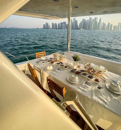 Doha: viagem noturna de iate e jantar