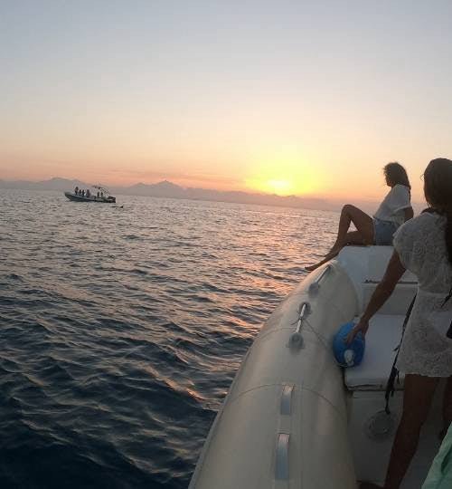 Hurghada: Wyspy o zachodzie słońca i snorkeling łodzią motorową