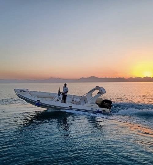 Hurghada: Wyspy o zachodzie słońca i snorkeling łodzią motorową