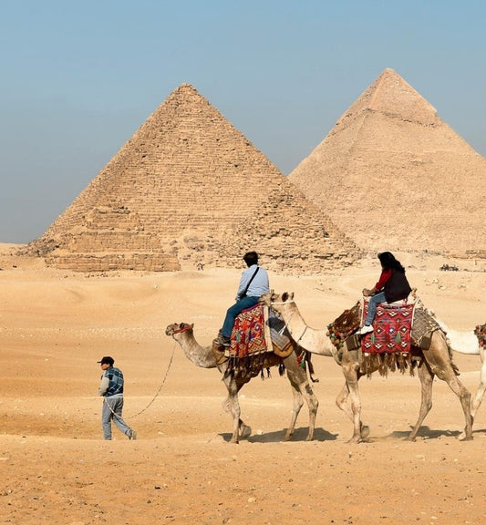 Kair: Przeżyj jazdę na wielbłądach przy piramidach w Gizie