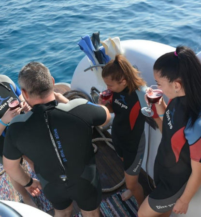 Hurghada: Snorkling 6 i 1 yachttur med buffélunsj