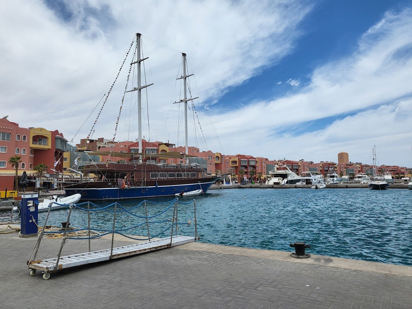 Hurghada: U-Boot-Kreuzfahrt mit dem Royal Seascope Glass Boat und Schnorcheln