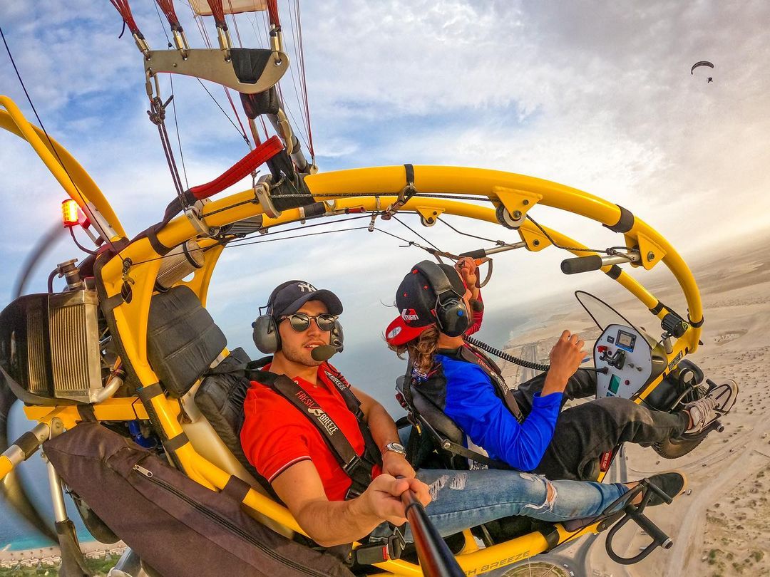 Doha: Sobrevoe o Deserto Sealine em Excursão Aérea de Paratrike