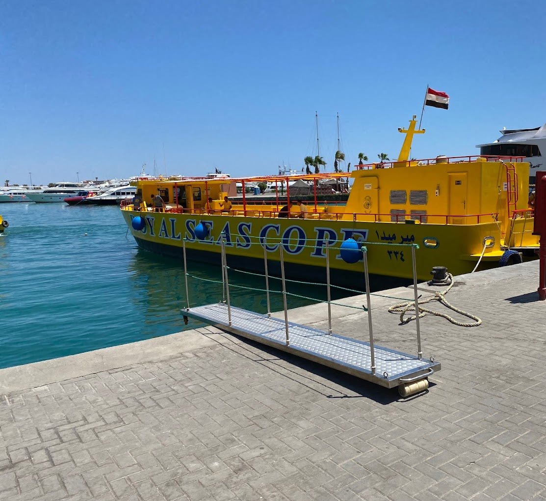 Hurghada: U-Boot-Kreuzfahrt mit dem Royal Seascope Glass Boat und Schnorcheln