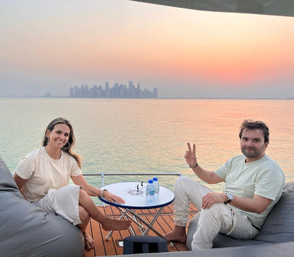 Doha: Rejs łodzią o zachodzie słońca i nocą wzdłuż Corniche w Doha