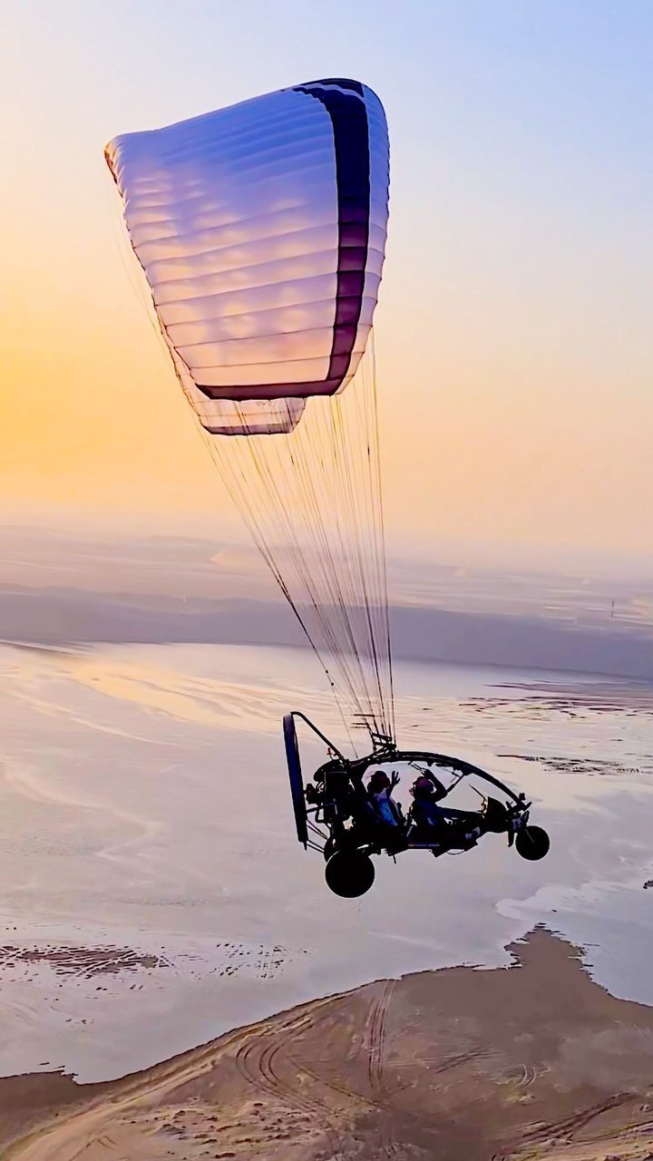 Doha: Sobrevoe o Deserto Sealine em Excursão Aérea de Paratrike