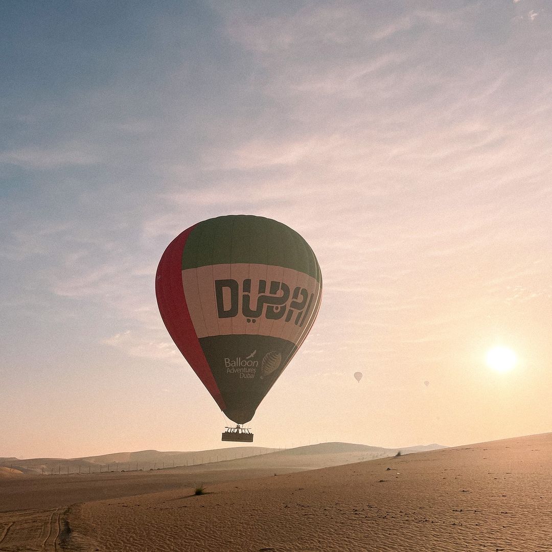 Dubai: Ultimate Private Hot Air Balloon Experience
