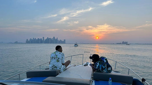 多哈：沿着多哈滨海路的日落和夜间游船