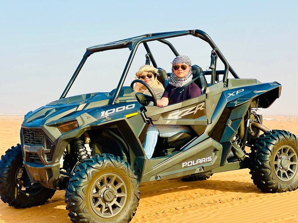 Dubaj: pustynia Red Dune, przejażdżka buggy po wydmach i kolacja w formie bufetu z grillem