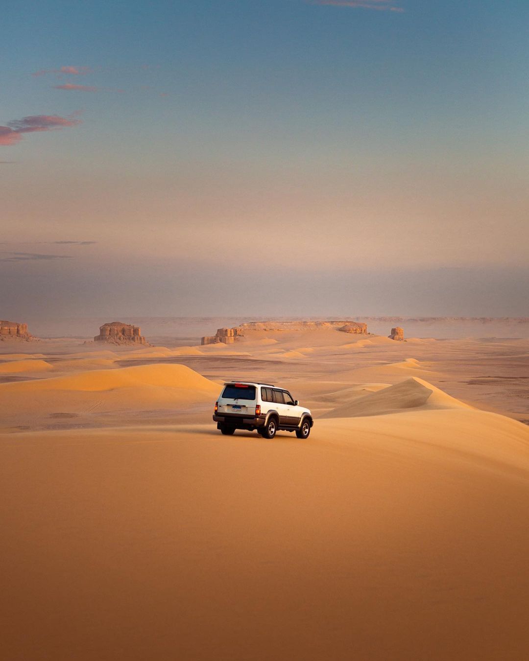 From Cairo: Fayoum Magic Lake 4x4 Desert Safari and Sandboarding Tour