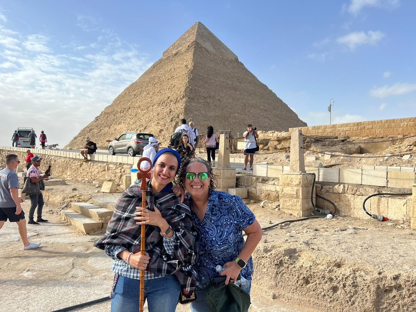 Giza in One Day: Giza Pyramids, Sphinx, Saqqara & GEM Visit