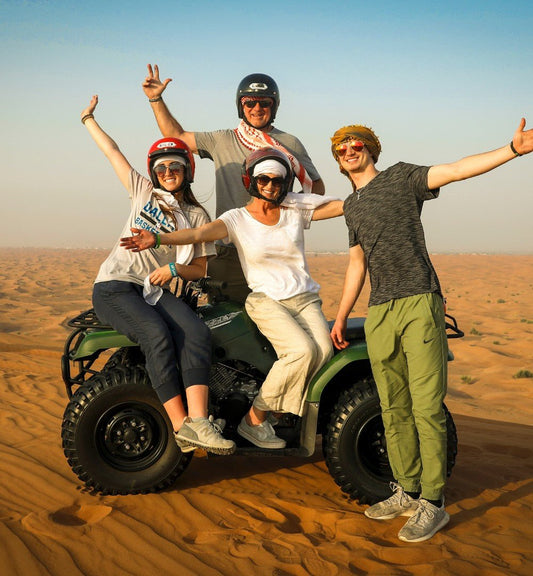 Dubaj: quadem Red Dunes, przejażdżka na wielbłądzie, sandboarding i grill w obozie Al Khayma