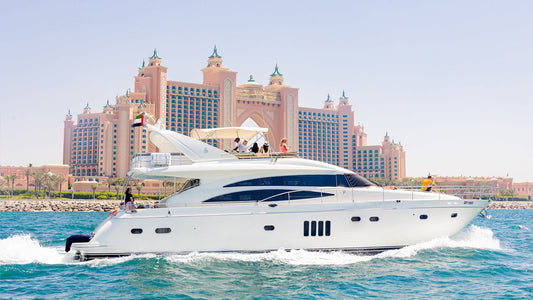 Dubai: Excursão matinal de iate de luxo no Burj com café da manhã